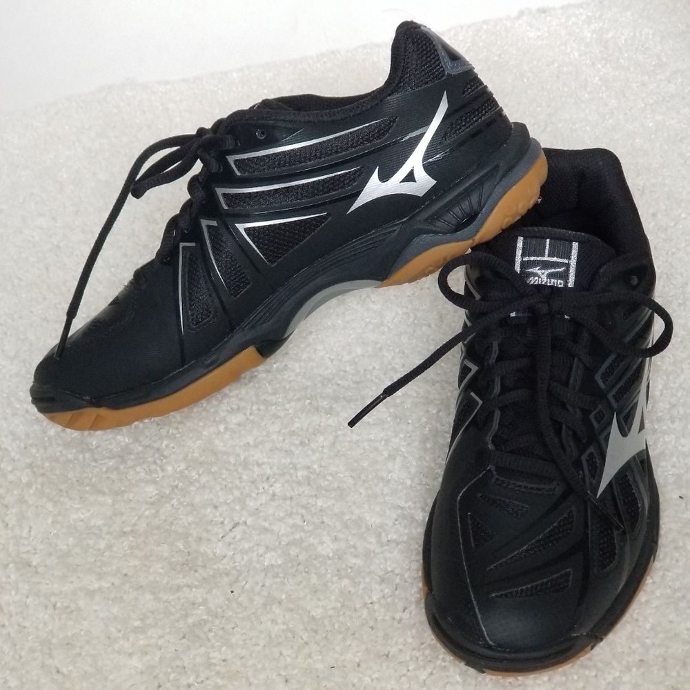 NWOB. Mizuno Black Sport Shoes